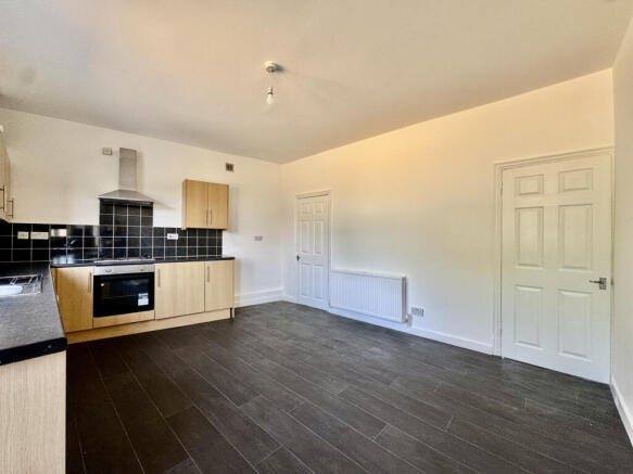 2 bed Terraced to rent Image 5