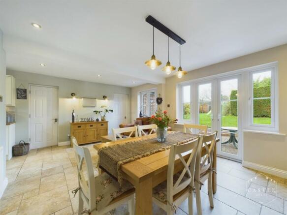OPEN PLAN LIVING KITCHEN - LOUNGE/DINING AREA