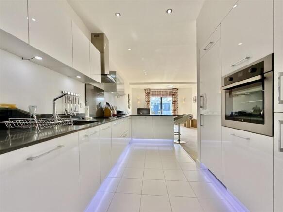 Kitchen_.jpeg