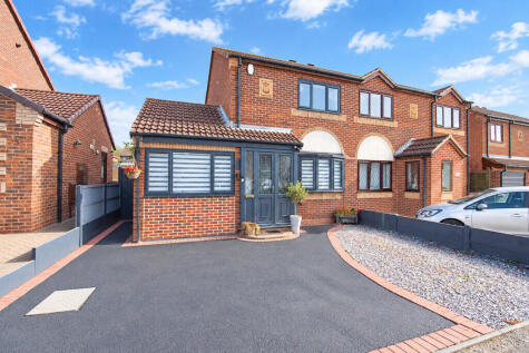 Pinewood Avenue, Wood End