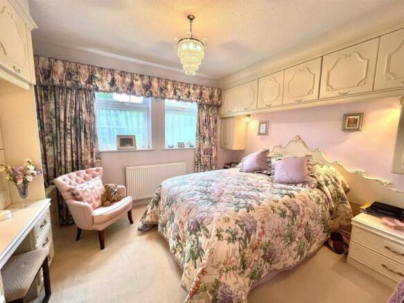 2 bed Apartment for sale Image 8