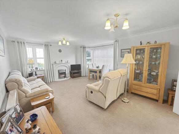 Lounge/Dining Room