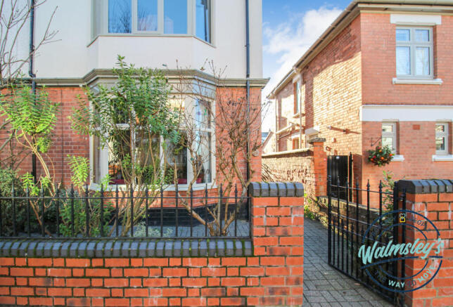 Walled foregarden