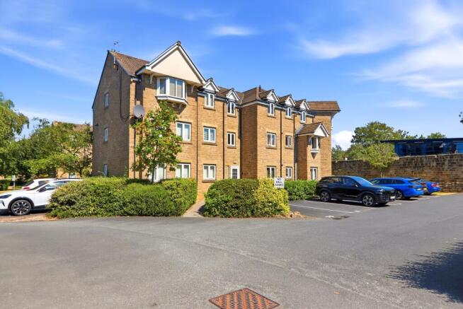 2 bed Flat for sale in yeadon