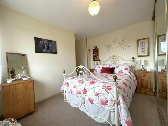 Master Bedroom 955