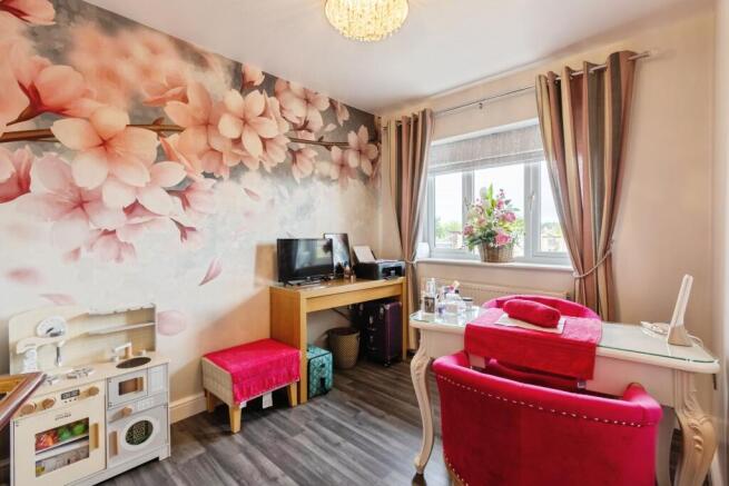 4 bed Detached for sale Image 12