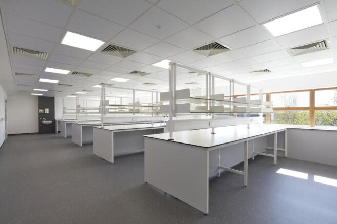 327329_CSP_200423 8.jpg