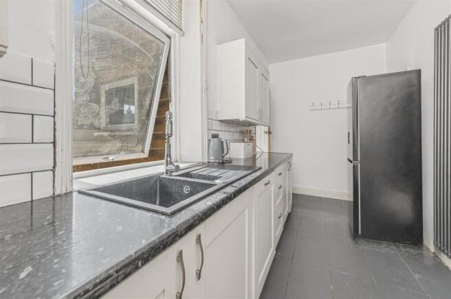 2 bed Terraced for sale Image 8