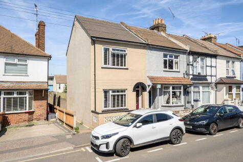 3 Bedroom End of Terrace in the heart of Gillingham