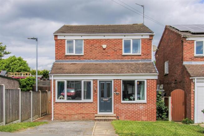 3 bed Detached for sale in wakefield