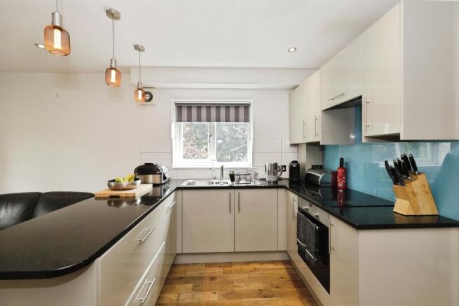 4 bed Detached for sale Image 5