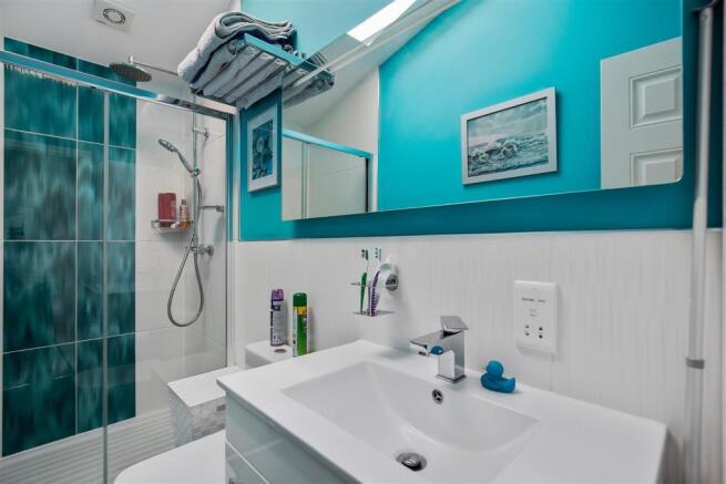 Bedroom 1 En-Suite.jpg