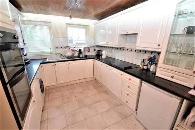 1 bed House Share to rent Image 4