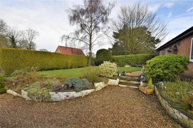 FRONT GARDEN