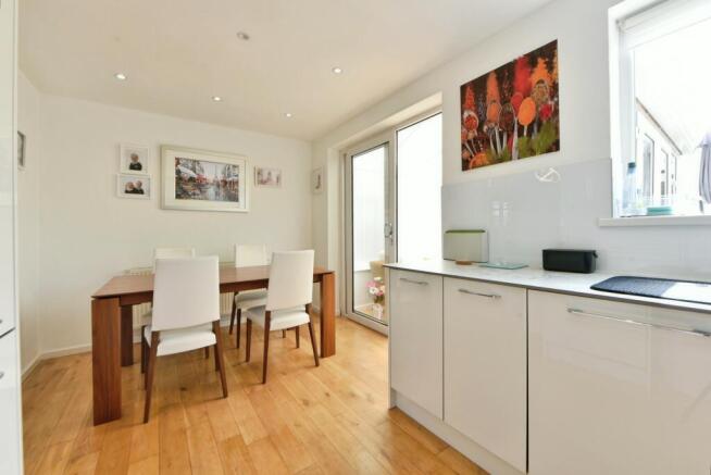 3 bed Semi-Detached for sale Image 8