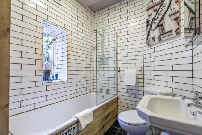 1 bed Apartment to rent Image 11