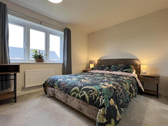 4 bed Semi-Detached for sale Image 8