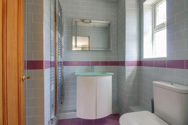 Ensuite to Bed 1