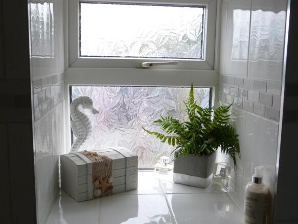 SHOWER ROOM IMAGE TWO