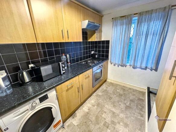 Studio Flat Blackthorn Road