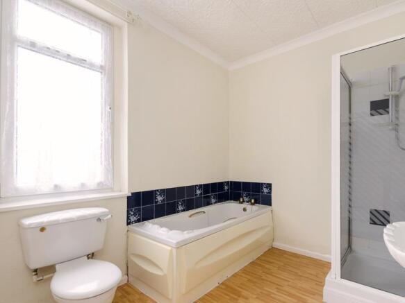 3 bed Terraced to rent Image 6