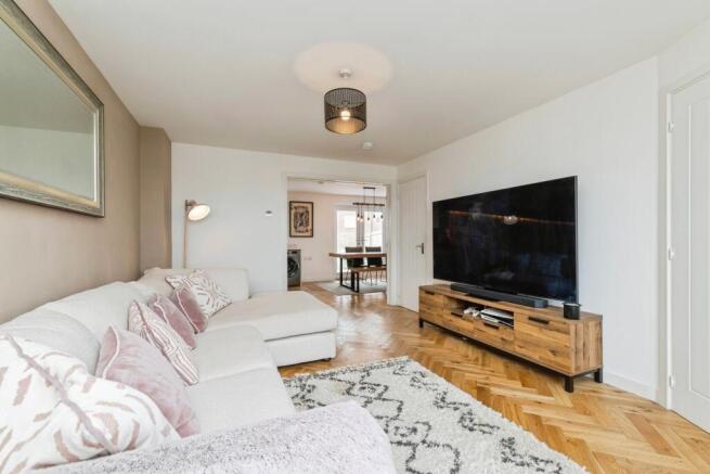 4 bed Detached for sale Image 6