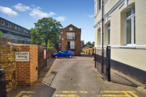 2, Estuary Reach, Pleasant Row, Brompton, Gillingham ME7 5QX