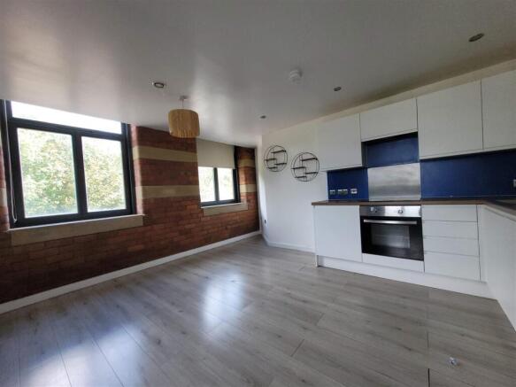 LOUNGE / KITCHEN
