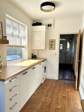 kitchen pic 3.JPG