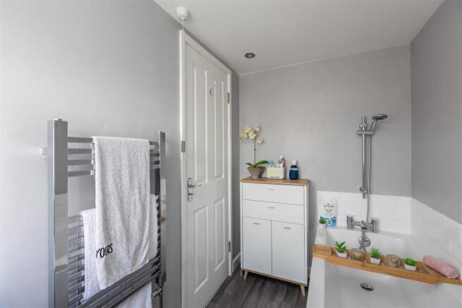 Beverley Road 31-Bathroom B.jpg