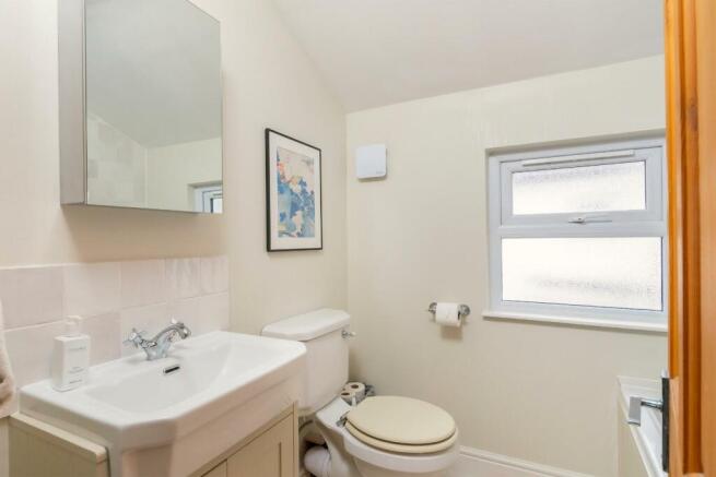 APG82 - Bathroom C.jpg