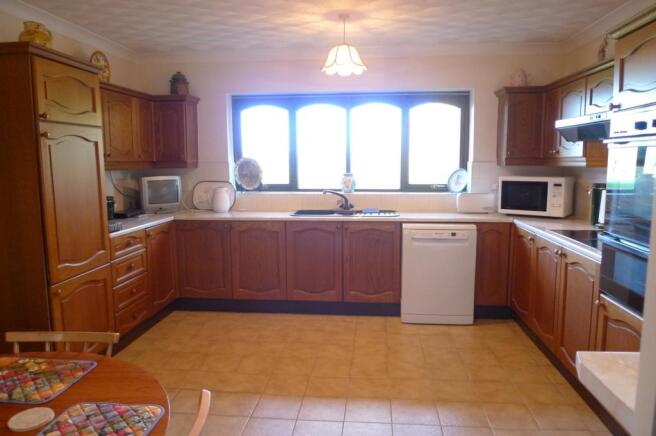 kitchen/breakfast ro