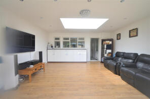 40, Tomswood Hill, Ilford IG6 2QG