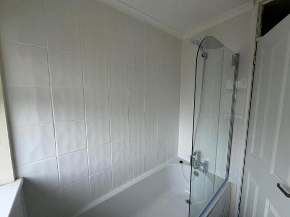 3 bed Semi-Detached to rent Image 7