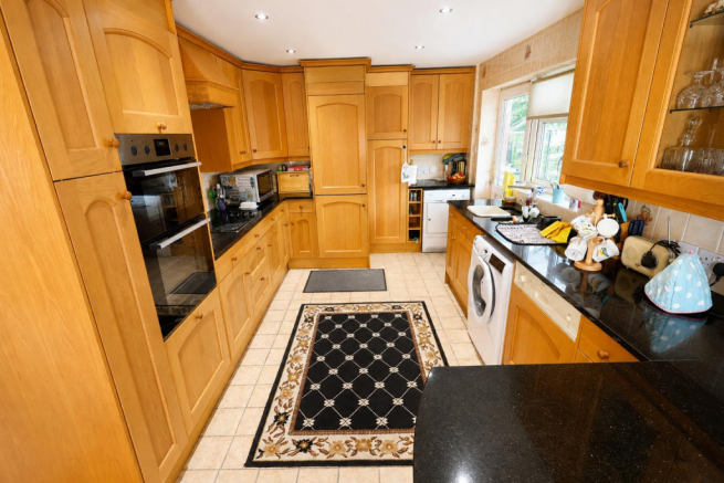 KITCHEN / DINER