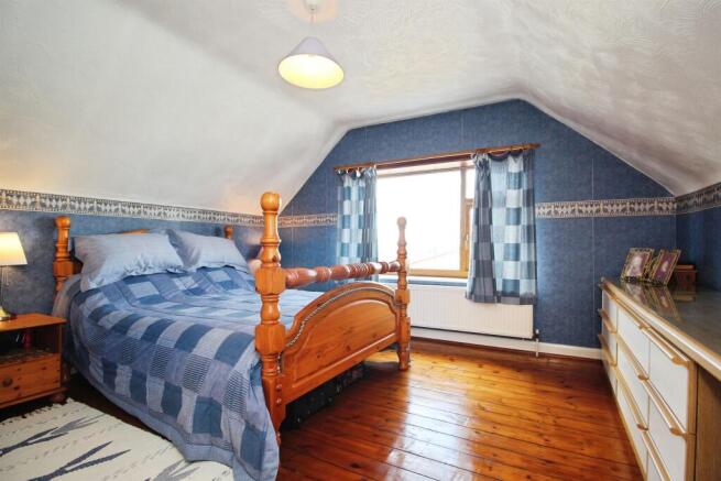 4 bed Detached Bungalow for sale Image 10