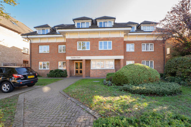 2-bed flat on Grange Road, Sutton, SM2, £350,000