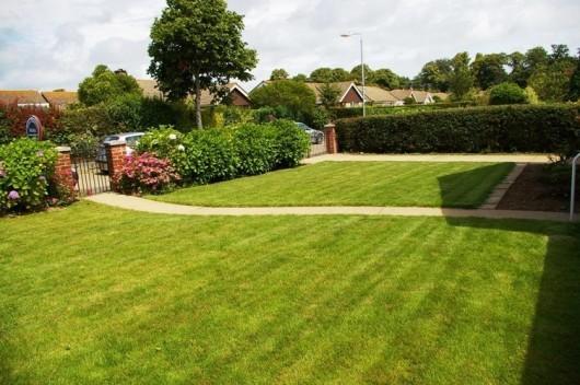FRONT GARDEN