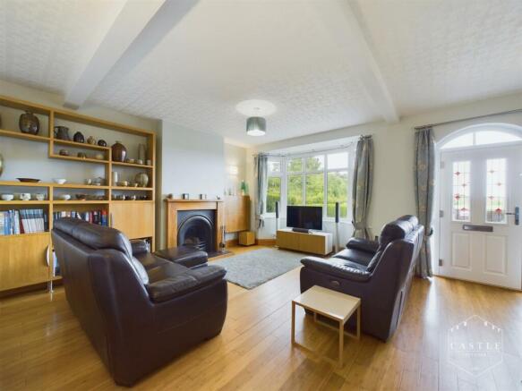 SPACIOUS LOUNGE