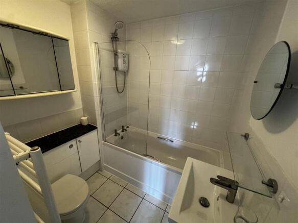 Bathroom 1 .jpeg