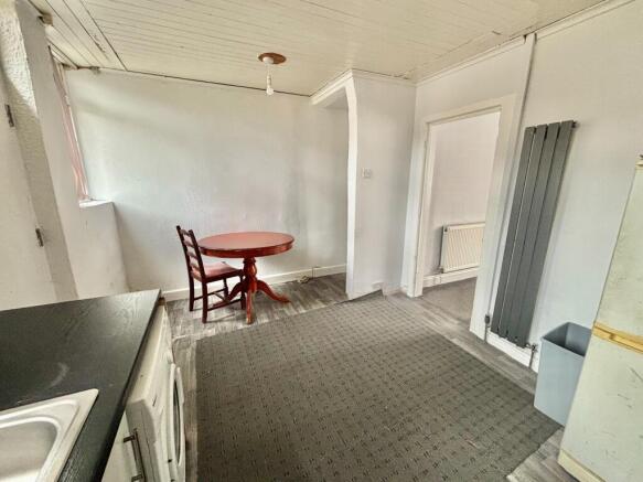 2 bed End of Terrace to rent Image 5