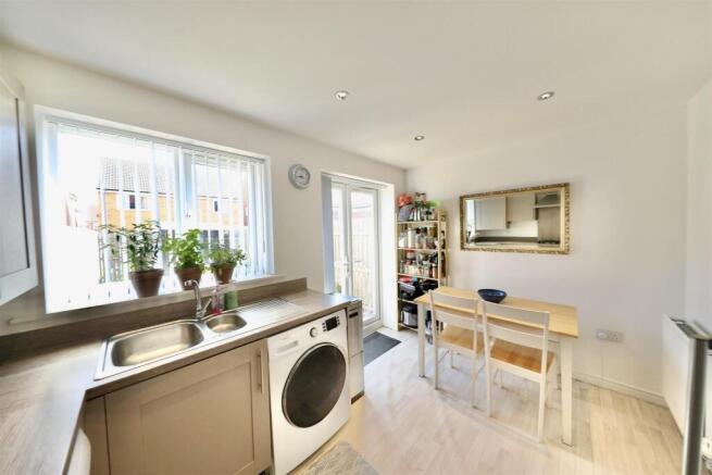 3 bed Terraced for sale Image 4