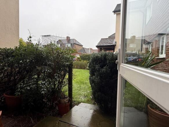 Darkes Lane, Potters Bar, EN6 photo 4