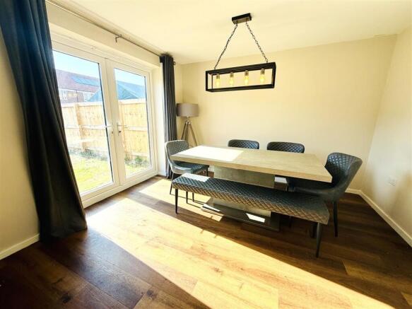3 bed Detached to rent Image 4