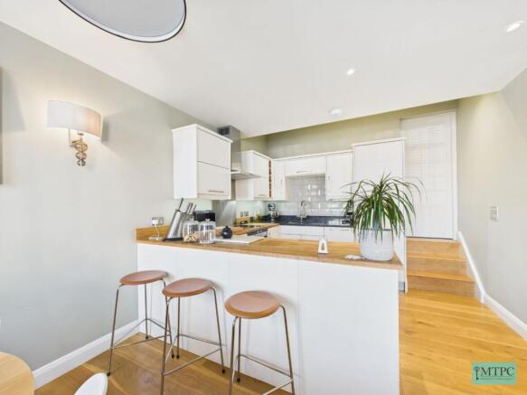2 bed Apartment to rent Image 9