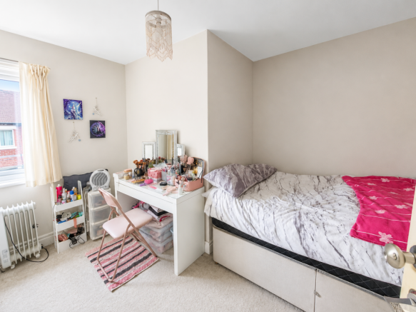 3 bed Terraced for sale Image 8