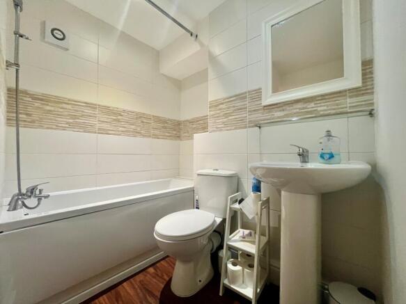 1 bed House to rent Image 5