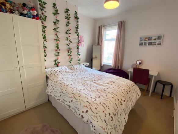 Bedroom 1.jpg
