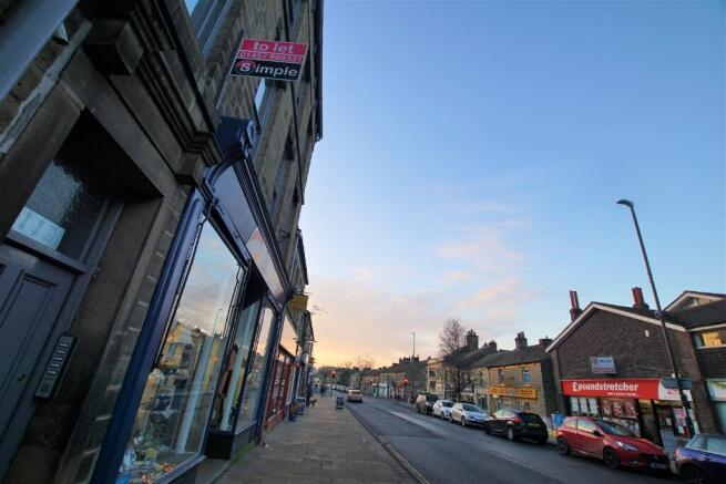 Flat at High St West, Glossop, SK13 8AZ **MODERN!** photo 5