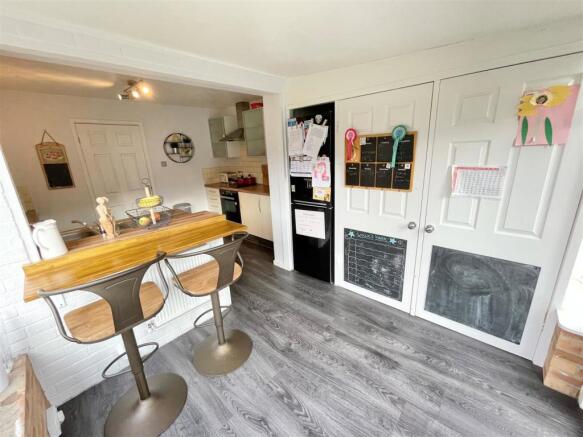 Garden/Dining Room & Kitchen